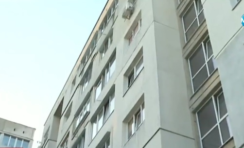 Жителите на столичния жк "Младост" живеят в постоянен ужас заради психично болна ВИДЕО