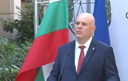 Гешев: Прокуратурата няма да спре да работи 
