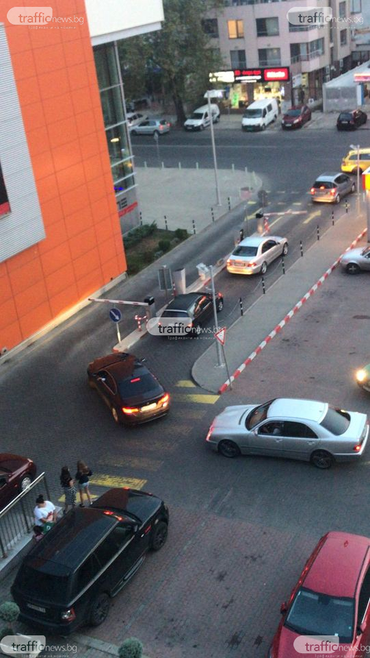 Вой на сирени и спешна евакуация в пловдивски мол