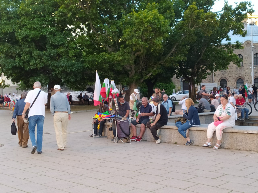 Деси Атанасова разби протестиращите с тези думи, а на улицата... СНИМКИ