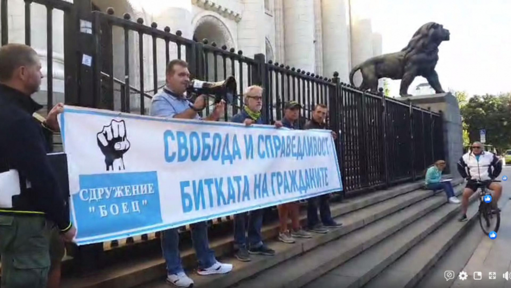 "Двойна" изненада спретнаха наемниците на двойна служба при Божков и Василев