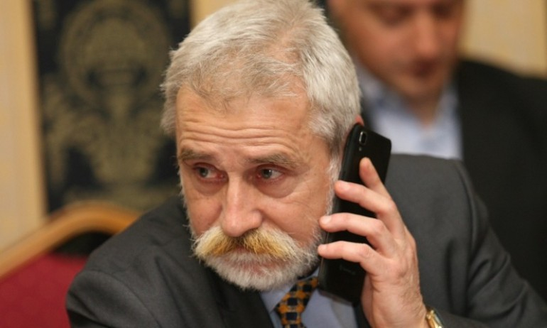 Шок! Главен експерт в район „Слатина“ цял месец на палатка на Орлов мост