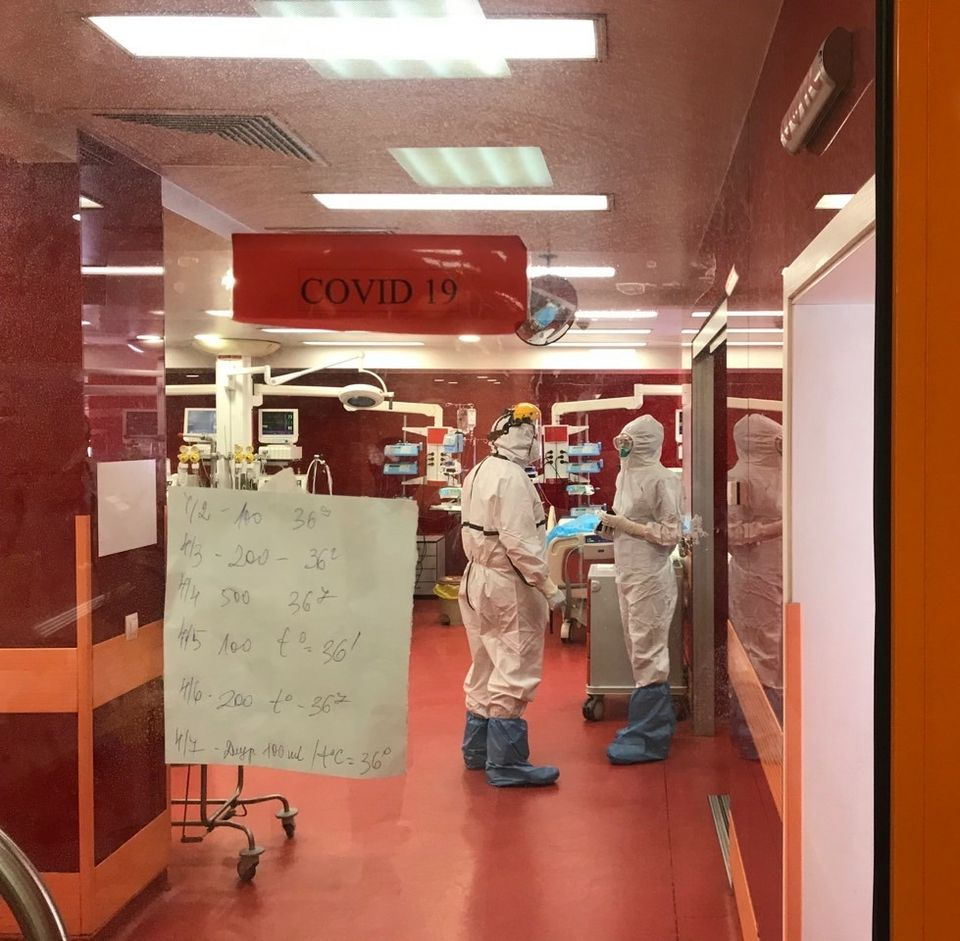 Здравният министър в COVID-19 реанимацията на "Пирогов" СНИМКИ