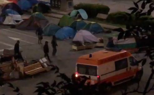 Огромен скандал! Не е за вярване какво направиха протестиращите на "Орлов мост" ВИДЕО