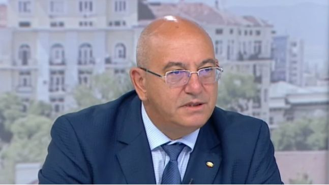 Ревизоро повдигна завесата дали властта ще приеме оставката на Данаил Кирилов