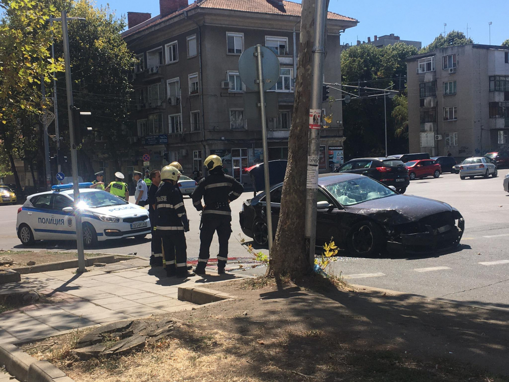 Зрелищно меле между тузарски возила в Бургас СНИМКИ