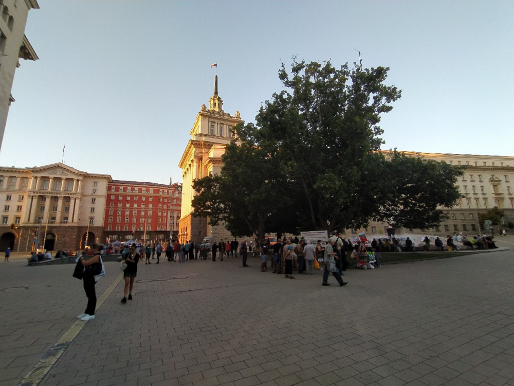 Испанският в. ABC: Организатори на протестите в София са Радев, Божков и неуспелият политик Христо Иванов 