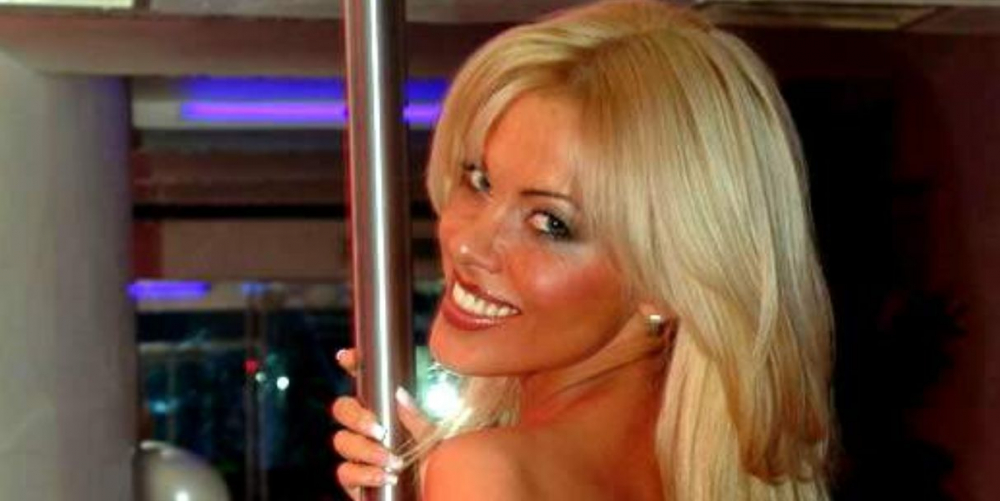 Меги Дерм се пльосна чисто гола на плажа, но я сполетя нещо ужасно СНИМКИ 18+