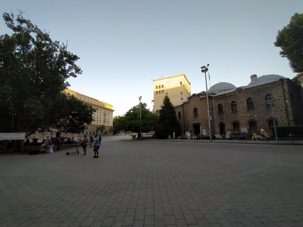 Много жалка картинка на протеста тази вечер СНИМКИ 