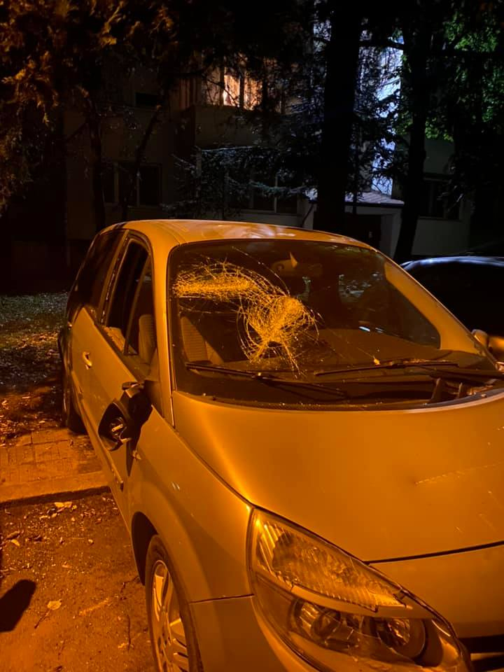Погром в кв. "Гоце Делчев" изправи косите на софиянци СНИМКИ