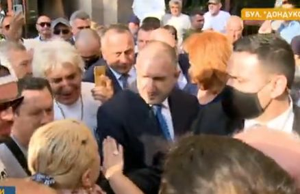 Радев освирепя, насъска гардовете си срещу Борисов СНИМКИ