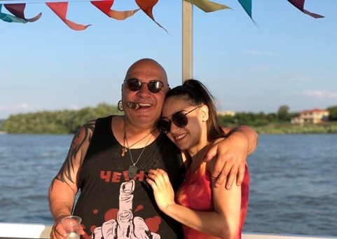 Скандално! Щерката на Фънки наля силикон в пазвата СНИМКИ