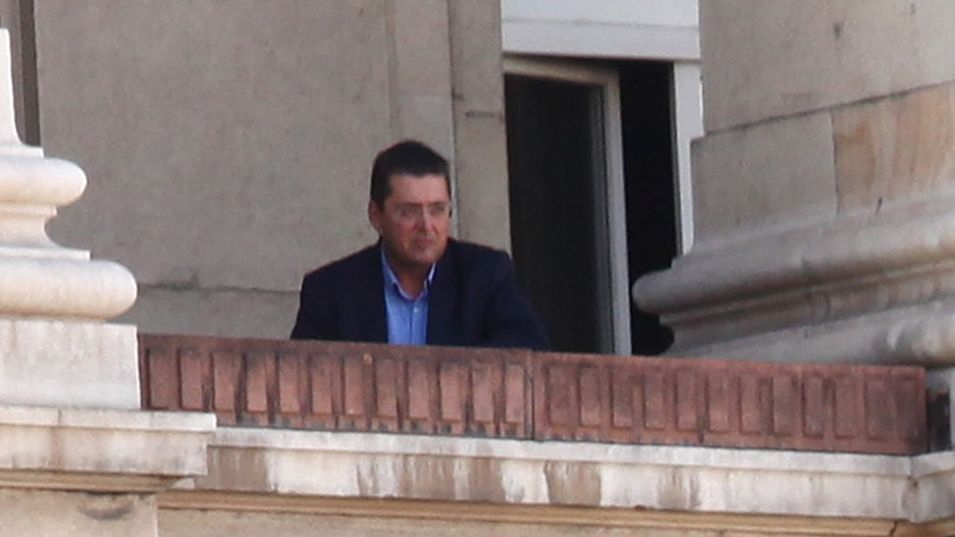 И секретарят на президента Пламен Узунов на жълтите павета СНИМКА 
