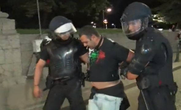 Гонка на жълтите павета в София, извънредните арести продължават СНИМКИ
