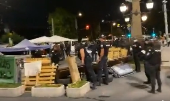 Полицията разчисти катуните на Орлов мост и Ректората, движението е възстановено!