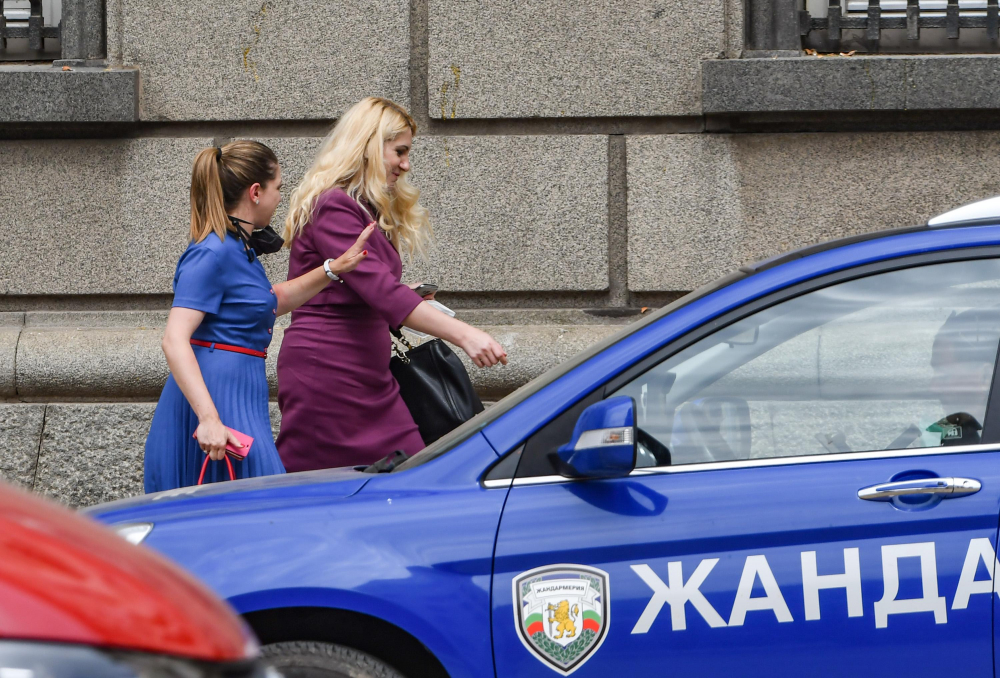 Правосъдната министърка направи нещо неочаквано веднага щом положи клетва СНИМКИ