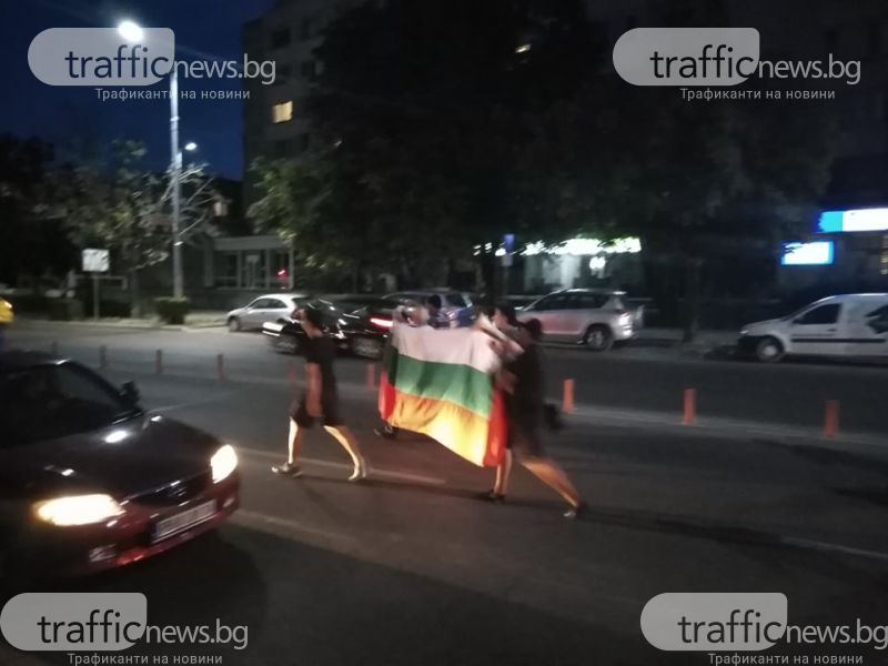 Извънредно от протестите в Пловдив: Демонстранти щурмуваха... СНИМКИ