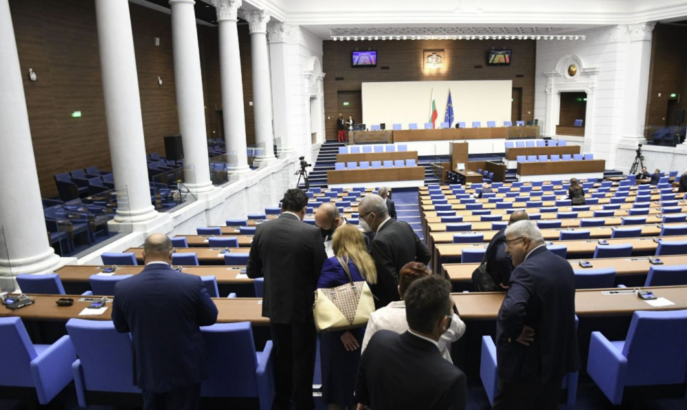 БСП спретнаха страшен цирк в парламента