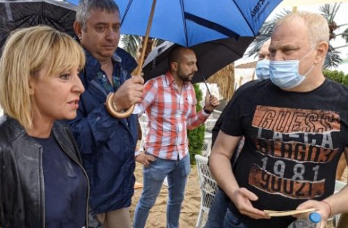 Мая Манолова усети от всенародната "любов" на плаж Кабакум, замеряха я с яйца СНИМКИ