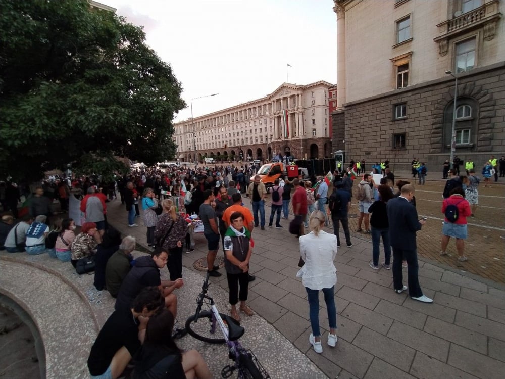 Жалка картина в поредния ден на протестите БЛИЦ TV