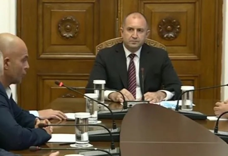 Мрежата насмете Радев, а за полицията - респект и браво момчета!