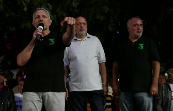 Ето как „Отровното трио“ насъсква агитките, които окървавиха протеста ВИДЕО