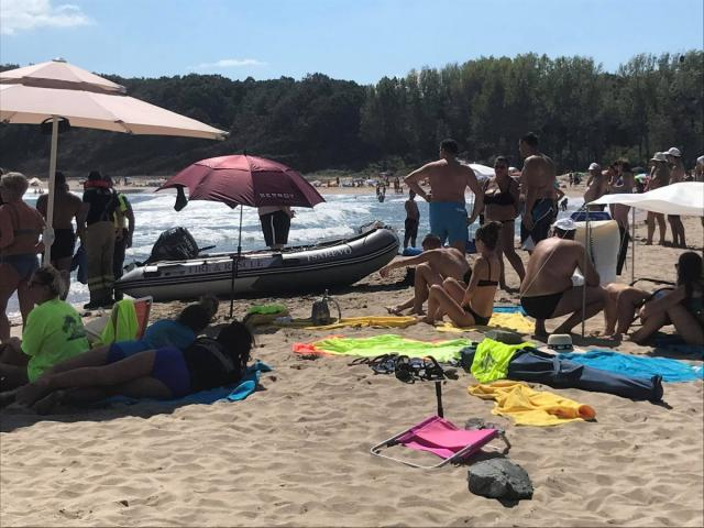 Първи СНИМКИ от жестоката трагедия с удавник в Синеморец 