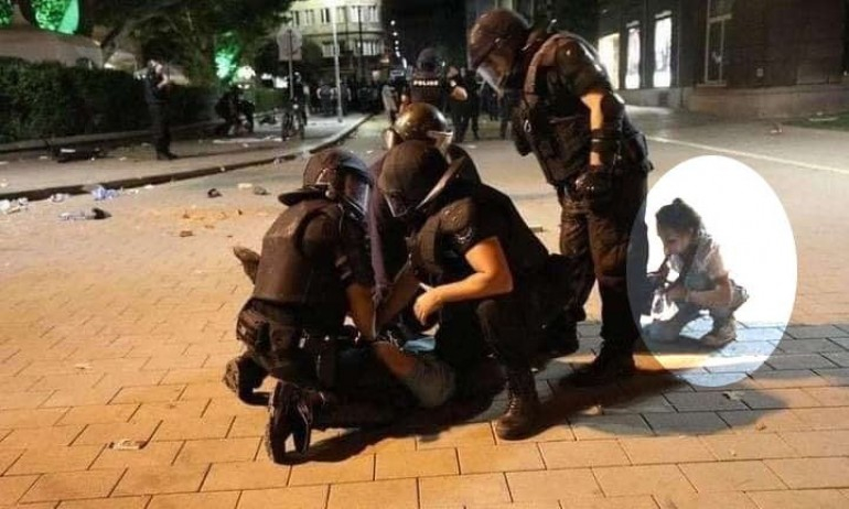 Разбиха грозна лъжа на протестърите за дете, което плаче за арестувания си баща 