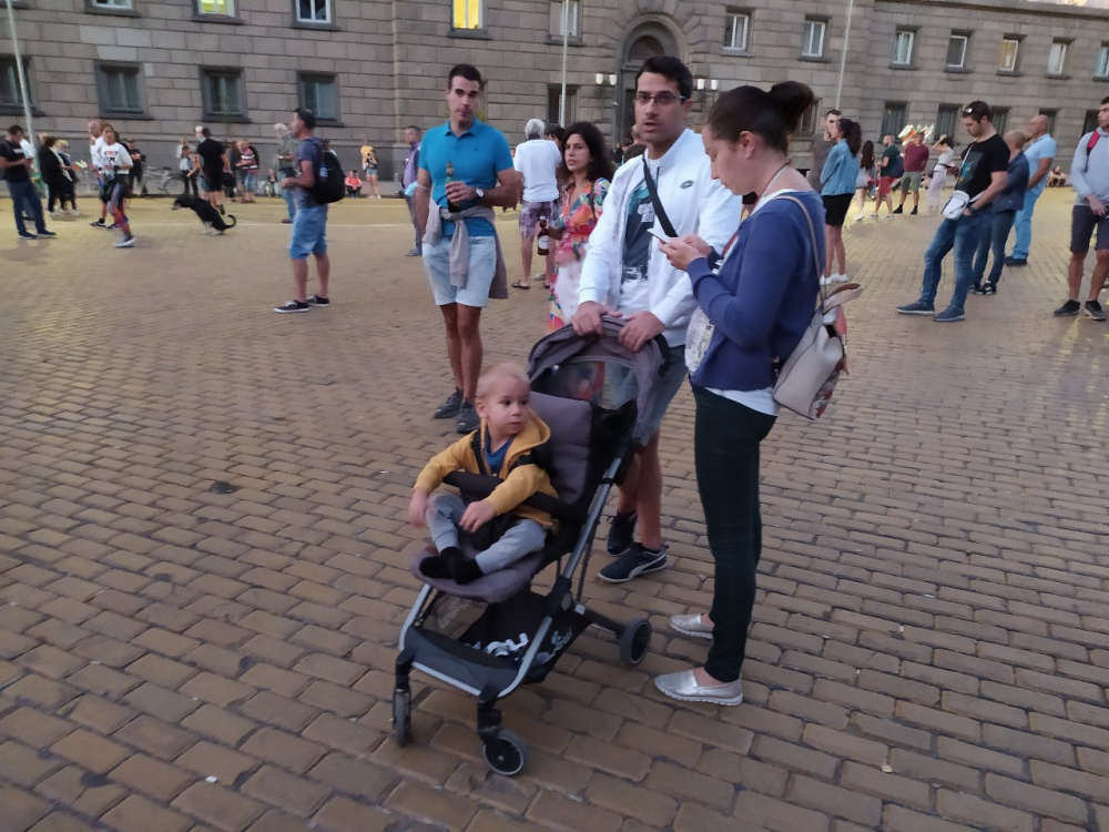 Протестиращи пак затапиха движението на Ларгото СНИМКИ