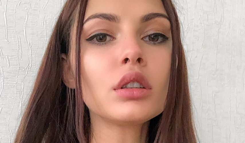 Чисто гола руска певица тича по улицата СНИМКА 18+