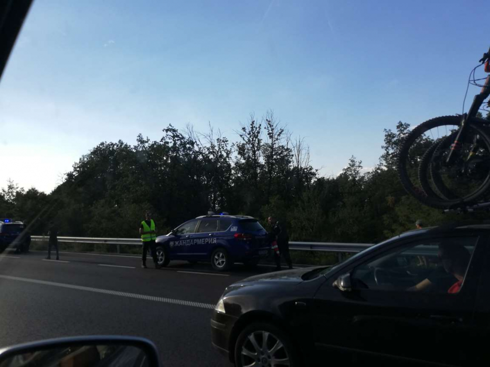 Голямото прибиране: Зверска тапа на входа за София, ад по БГ пътищата ВИДЕО