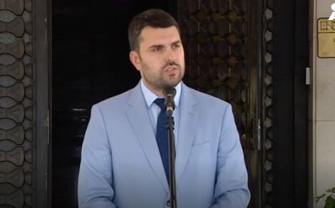 Георги Славов отговори за расисткия надпис: Защо може да има хотели само за джендъри и гейове, а за бели хора - не ВИДЕО