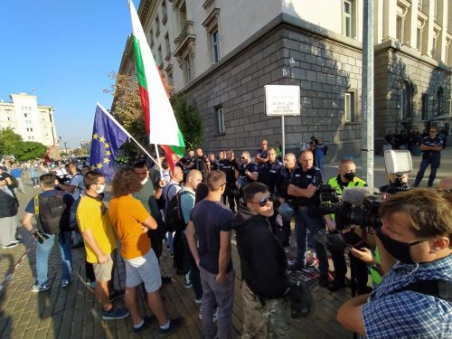 Изстъпленията започнаха: Първи арест на протеста, ето кого задържаха