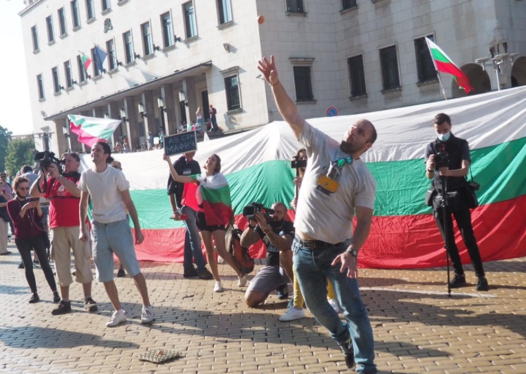 Изстъпленията започнаха: Първи арест на протеста, ето кого задържаха