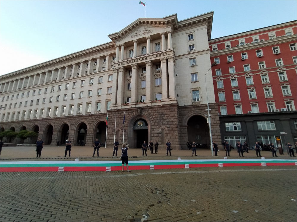 Притеснителни СНИМКИ от протеста в София
