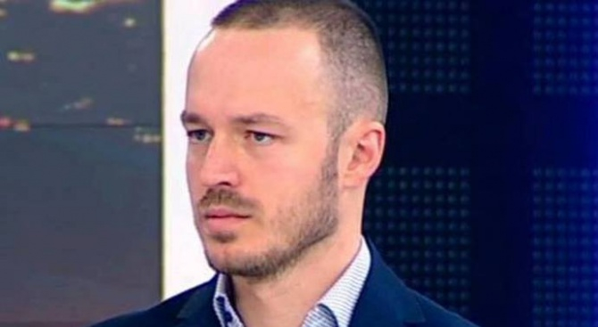 Доц. Стойчев посочи защо все повече хора се отричат от президента Радев