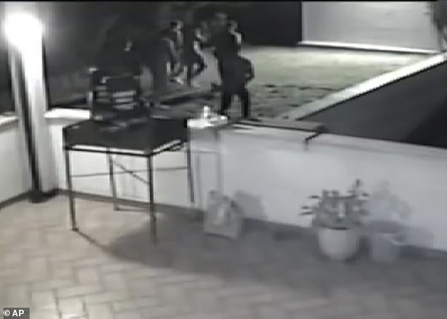 Две британки бяха изнасилени групово и жестоко в Южна Италия ВИДЕО 18+