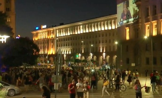 СНИМКИ показват нещо невиждано на протеста ден след "Второ велико народно въстание"