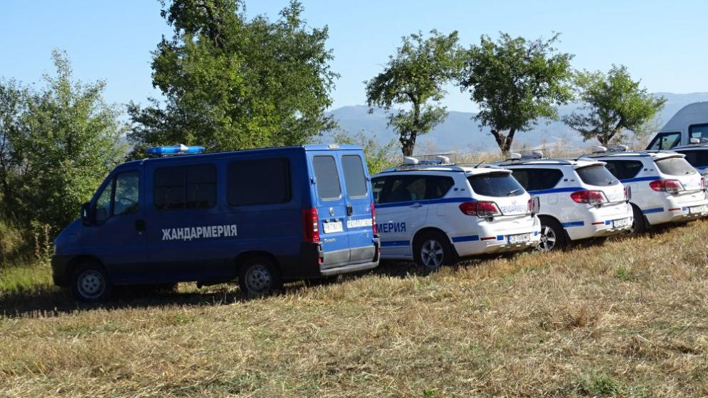 Първо ВИДЕО: Полиция приближава имението на братя Галеви в акция по издирване на Янек 