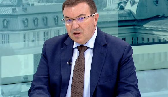 Здравният министър с мрачна К-19 прогноза на старта на учебната година 