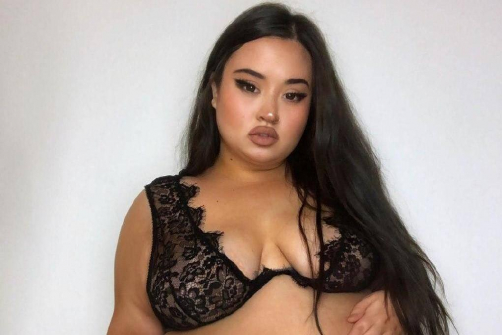 Плюс сайз моделка публикува секси СНИМКИ 18+ и показа на всички как се прави 