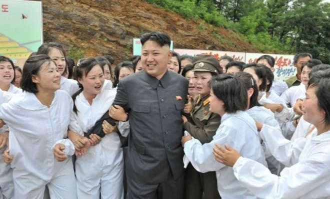 Харем за "Гинес": 2000 момичета обслужват Ким Чен-ун в покоите му