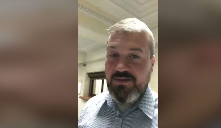 Протестиращи се намъкнаха в парламента с ултиматум и се заканват да останат там, докато... 
