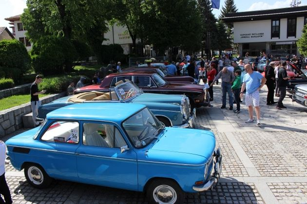 Назад във времето с автомобилен ретропарад