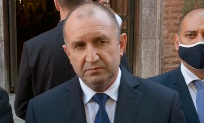 Радев оцени нахлуването на протестиращи в НС като нормално, защото... 