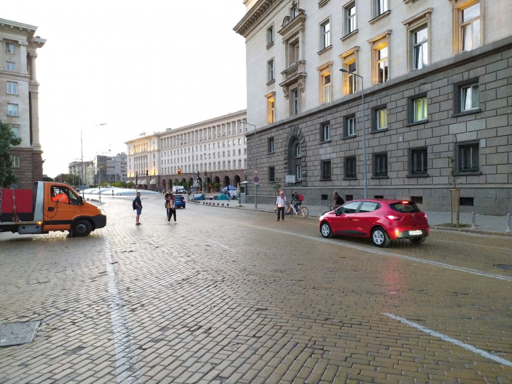 71-ви ден на протеста: Участниците стават все по-малко СНИМКИ