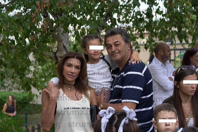Eднакви снимки, с разлика от 23 г., разплакаха собственик на сватбена агенция в Благоевград