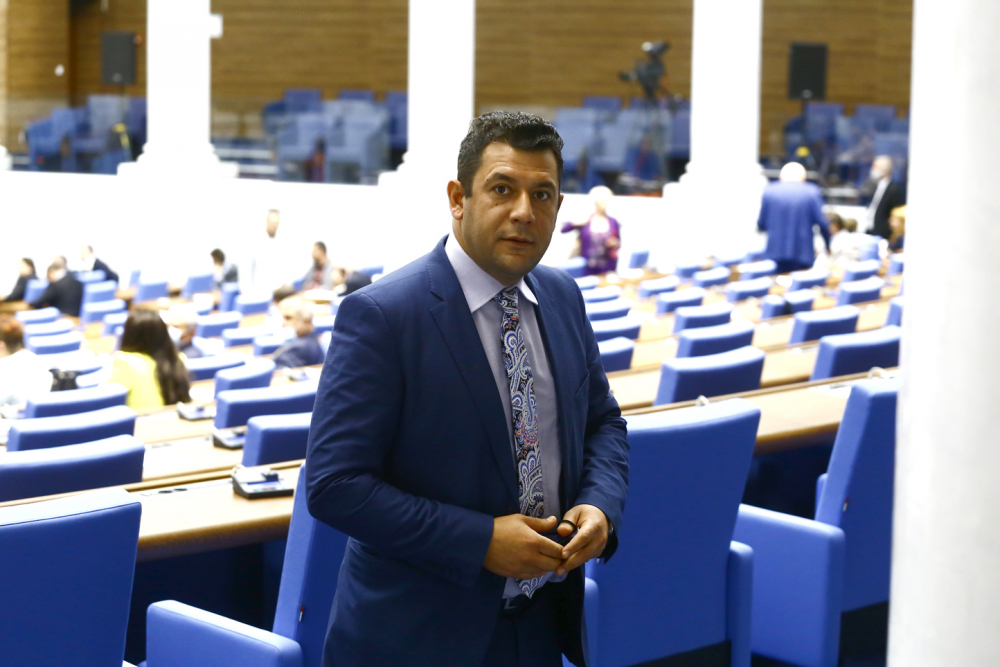 Евгени Будинов показа влюбени СНИМКИ с жената, заради която заряза съпругата и децата си