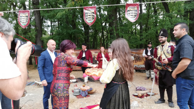 Караянчева поведе хорото в Пловдив и смая всички СНИМКИ