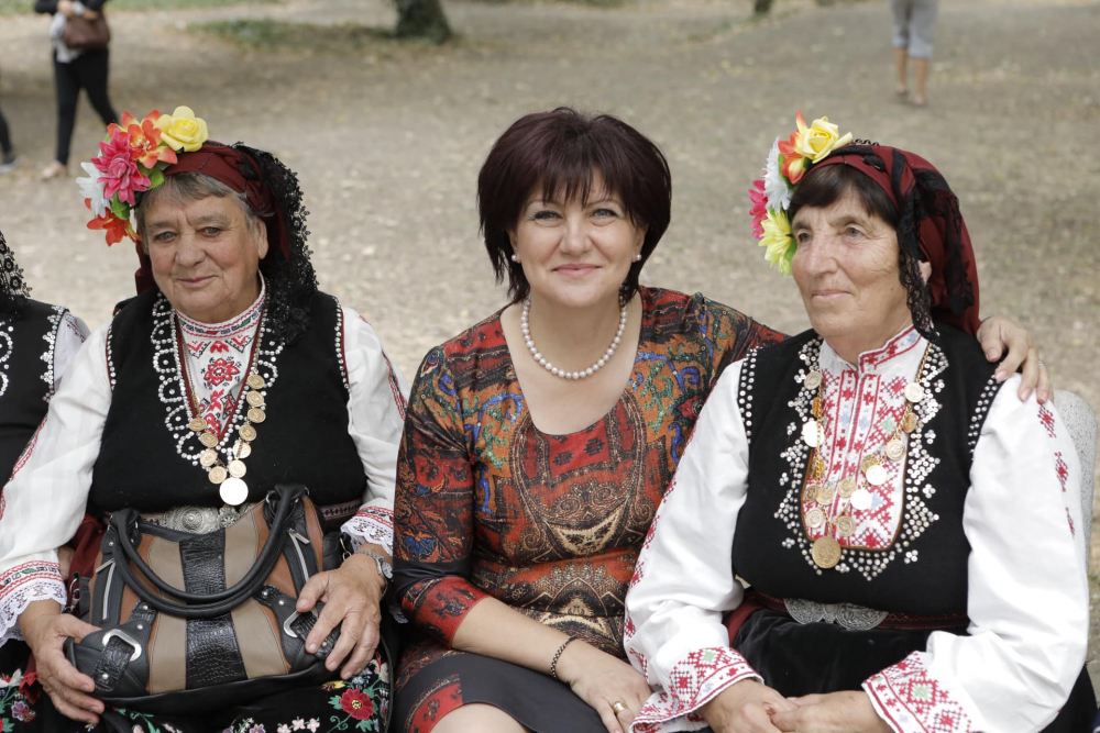 Само в БЛИЦ: Уникална СНИМКА на Цвета Караянчева взриви мрежата 